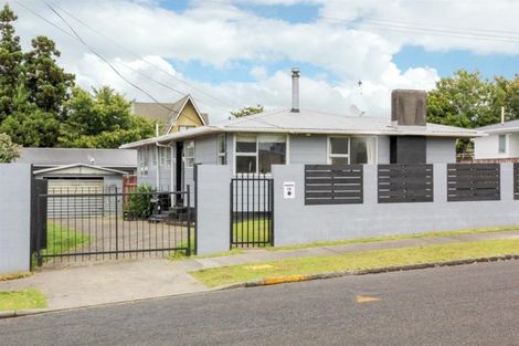 Photo of property in 16 Banks Street, Marfell, New Plymouth, 4310