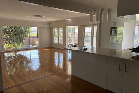 Photo of property in 1/75 Shakespeare Road, Milford, Auckland, 0620