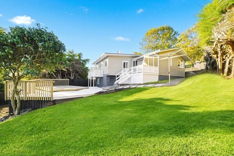 Photo of property in 15 Nor'east Drive, Northcross, Auckland, 0632