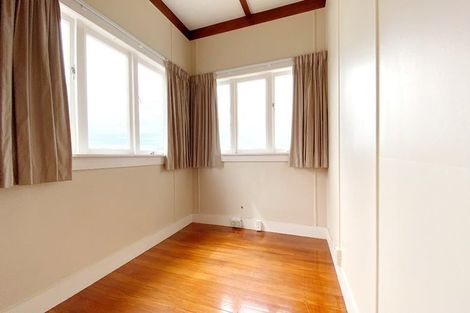 Photo of property in 96 Point Chevalier Road, Point Chevalier, Auckland, 1022