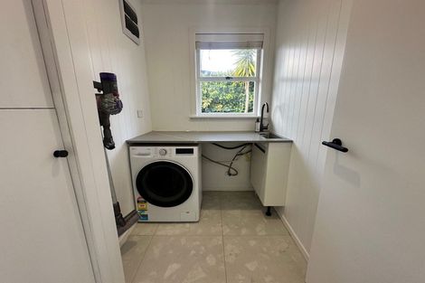 Photo of property in 28 Bert Wilson Place, Cockle Bay, Auckland, 2014
