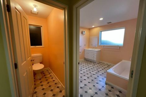 Photo of property in 2 Garland Terrace, Kelvin Heights, Queenstown, 9300