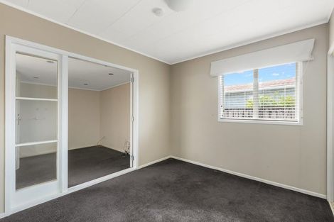 Photo of property in 15 Taikata Road, Te Atatu Peninsula, Auckland, 0610