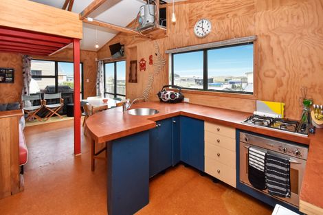 Photo of property in 21 Westside Road, Port Waikato, Tuakau, 2695