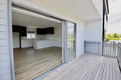 Photo of property in 2/94 Target Road, Totara Vale, Auckland, 0629
