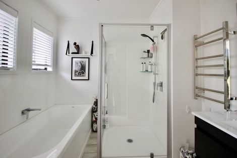 Photo of property in 2a Taipari Road, Te Atatu Peninsula, Auckland, 0610