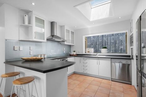 Photo of property in 25 Marina View Drive, West Harbour, Auckland, 0618