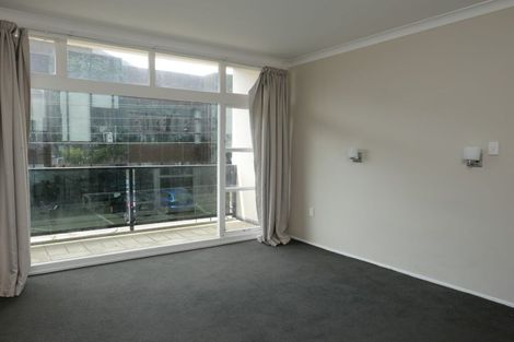 Photo of property in 70 Kelburn Parade, Kelburn, Wellington, 6012