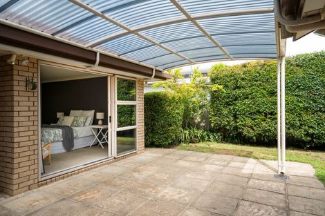 Photo of property in 1 Glenroy Place, Green Bay, Auckland, 0604