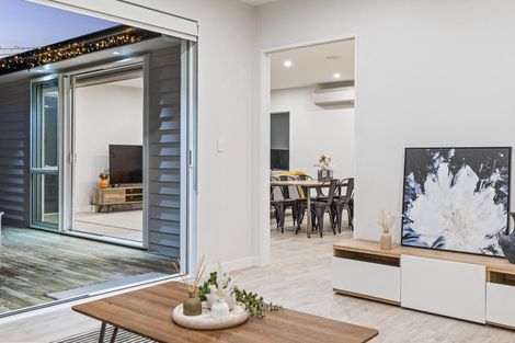 Photo of property in 8 Konoba Avenue, Kumeu, 0810