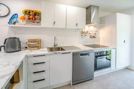 Photo of property in 6b Clerke Place, Marfell, New Plymouth, 4310