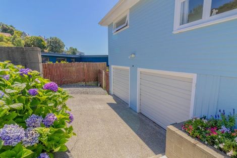 Photo of property in 25 Oak Avenue, Paremata, Porirua, 5024