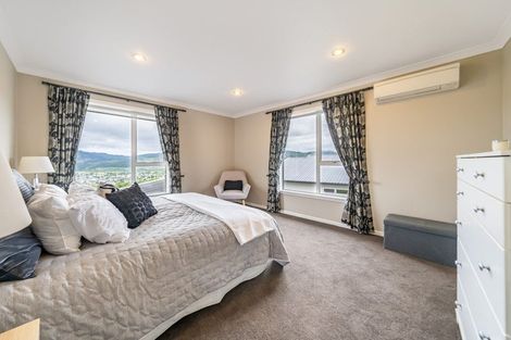 Photo of property in 43 Seymour Grove, Kingsley Heights, Upper Hutt, 5018