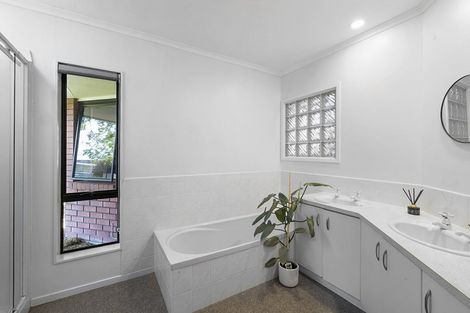 Photo of property in 16 Karina Road, Merrilands, New Plymouth, 4312