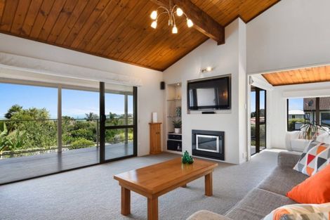 Photo of property in 2 Gellibrand Place, Omokoroa, 3114