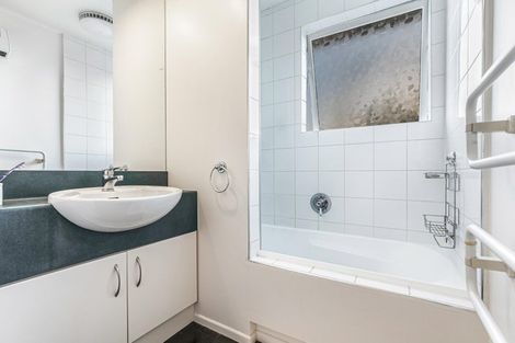 Photo of property in 18 Lavelle Road, Henderson, Auckland, 0612