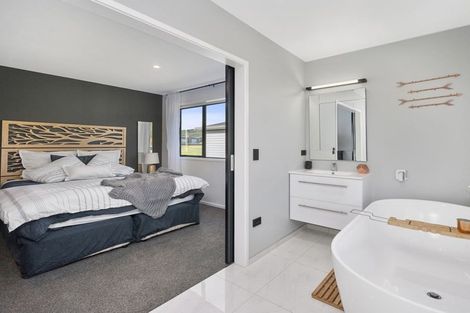 Photo of property in 6 Loch Haven Lane, Kinloch, Taupo, 3377