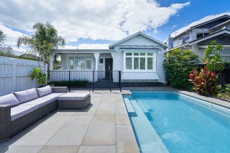 Photo of property in 105 Georges Drive, Napier South, Napier, 4110