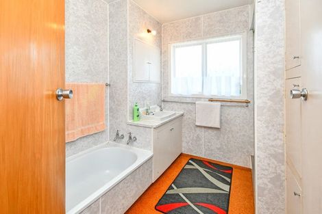 Photo of property in 11 Mcleod Road, Weymouth, Auckland, 2103