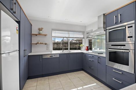 Photo of property in 11 Tolben Place, Golflands, Auckland, 2013