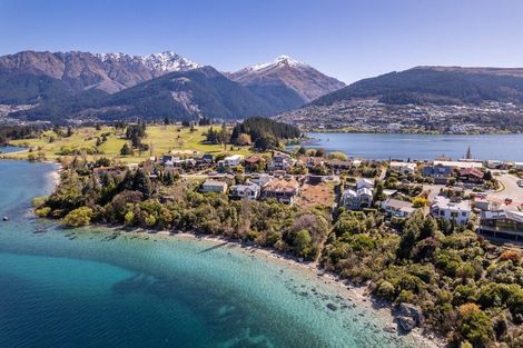 Photo of property in 64 Cedar Drive, Kelvin Heights, Queenstown, 9300