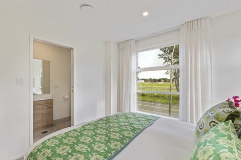 Photo of property in 1/4 Cracroft Street, Welbourn, New Plymouth, 4310
