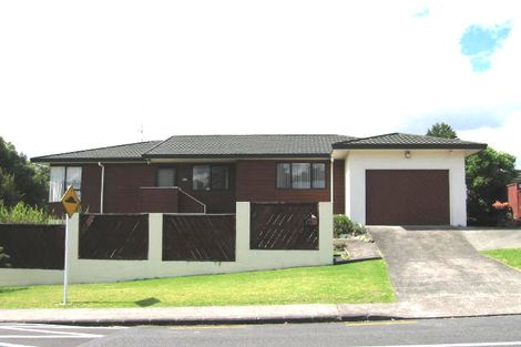 Photo of property in 70 Taupo Street, Green Bay, Auckland, 0604