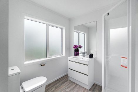 Photo of property in 10 Harding Avenue, Te Atatu South, Auckland, 0610