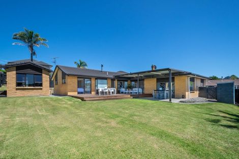 Photo of property in 25 Marina View Drive, West Harbour, Auckland, 0618