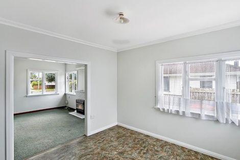 Photo of property in 12 Quinn Road, Levin, 5510