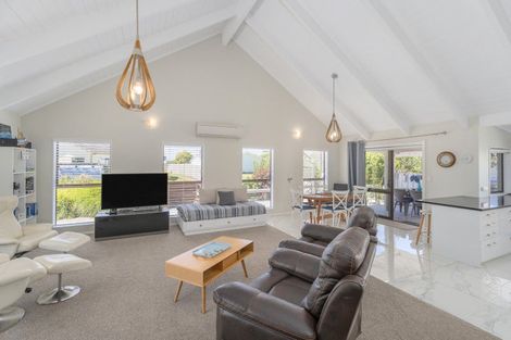 Photo of property in 66 Catherine Crescent, Whitianga, 3510