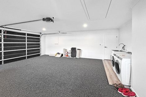 Photo of property in 74 Atlantic Drive, Fitzherbert, Palmerston North, 4410