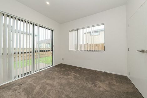 Photo of property in 2 Azzurro Way, Flat Bush, Auckland, 2019