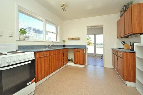 Photo of property in 2/390 Glenfield Road, Glenfield, Auckland, 0629