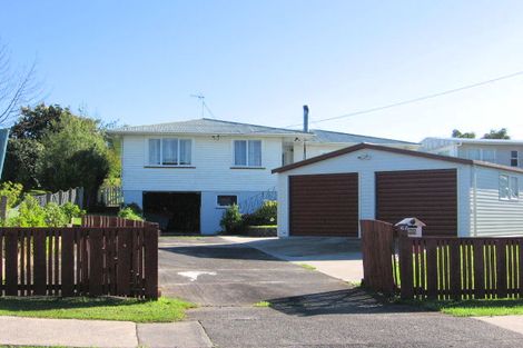 Photo of property in 62 Roberts Road, Te Atatu South, Auckland, 0610