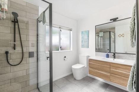 Photo of property in 21a Monyash Road, Manly, Whangaparaoa, 0930