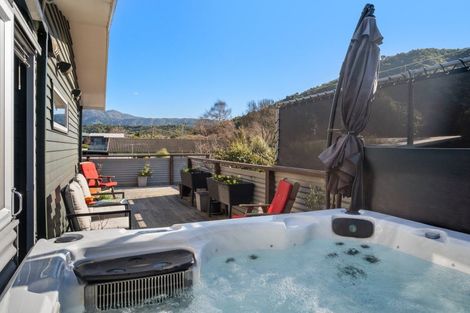 Photo of property in 14 Beach Road, Waikawa, Picton, 7220