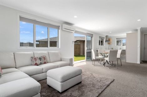 Photo of property in Waterview Estate, 69/4 Greystone Place, Omokoroa, 3114