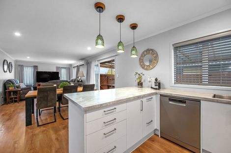 Photo of property in 5 Minerva Avenue, Helensville, 0800