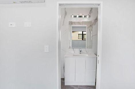 Photo of property in 20 Survila Street, Takanini, 2110