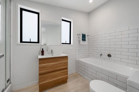 Photo of property in 14e Ropata Avenue, Point England, Auckland, 1072