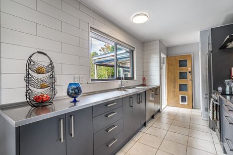Photo of property in 19 Havelle Avenue, Titirangi, Auckland, 0604