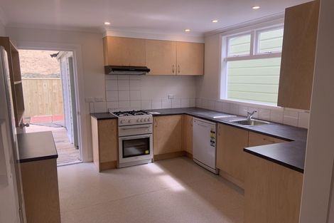 Photo of property in 24 Derwent Street, Island Bay, Wellington, 6023