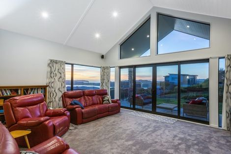 Photo of property in 14 The Fjord, Aotea, Porirua, 5024