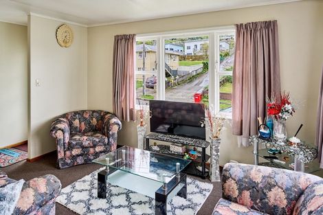 Photo of property in 44 Cardiff Crescent, Cannons Creek, Porirua, 5024