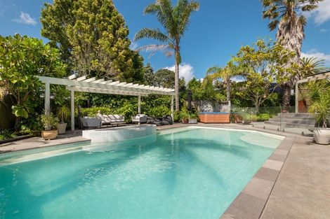 Photo of property in 2 Bayview Road, Hauraki, Auckland, 0622