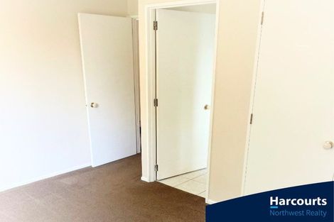 Photo of property in 31 Broadfield Street, Massey, Auckland, 0614