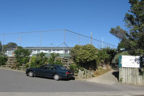 Photo of property in 198 Newlands Road, Newlands, Wellington, 6037