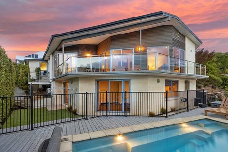 Photo of property in 19 Luxton Place, Mount Pleasant, Christchurch, 8081