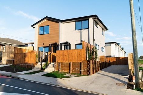 Photo of property in 52a Vodanovich Road, Te Atatu South, Auckland, 0610